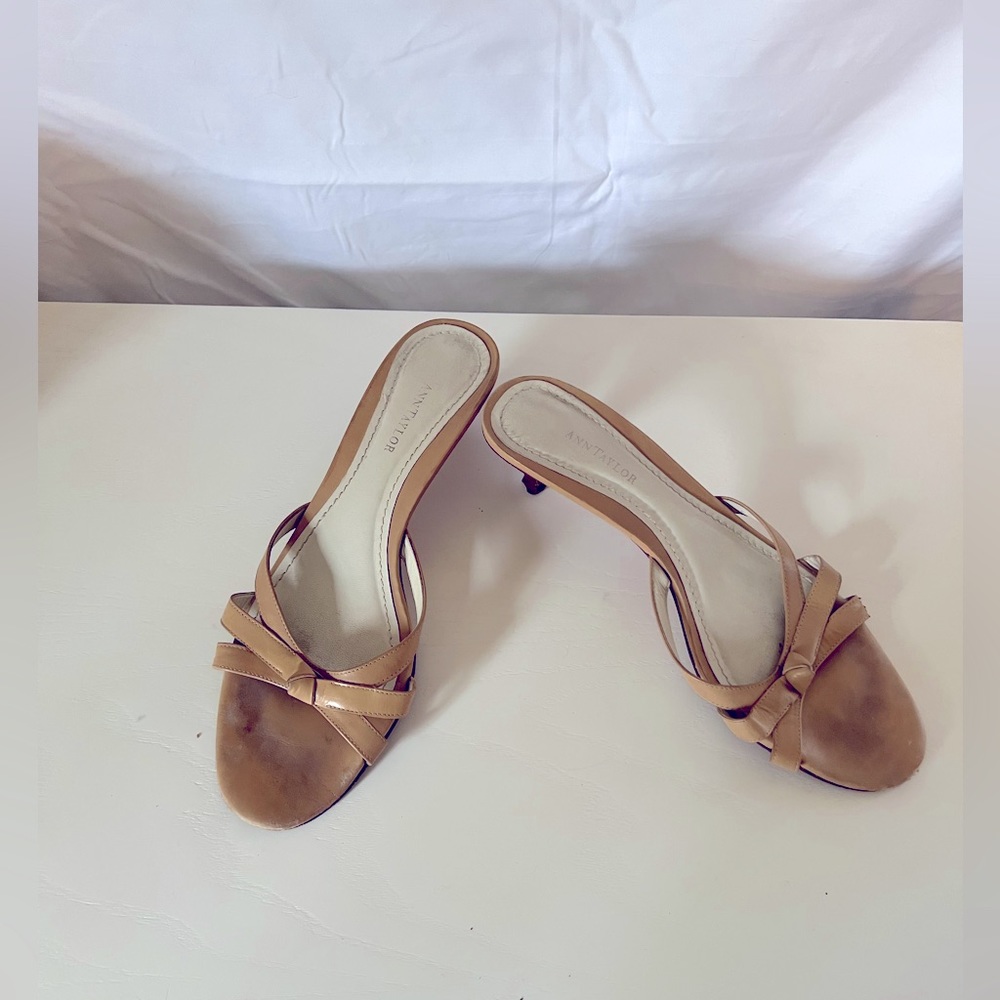 Ann Taylor low-heel slide, nude leather, 8.5